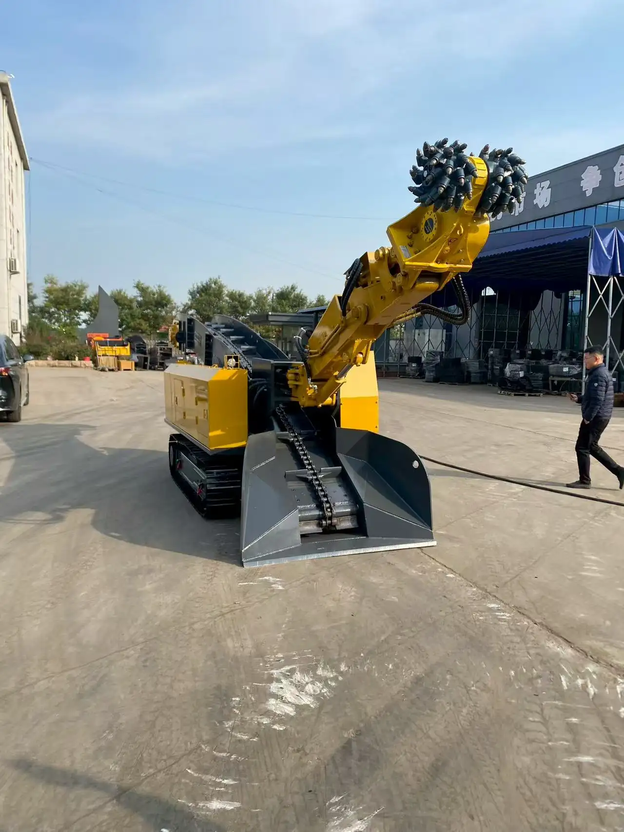 An efficient roadheader equipped with milling cutters